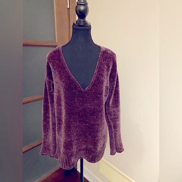 V-Neck Dynamite Chenille Sweater. Super Soft - Picture 1 of 3